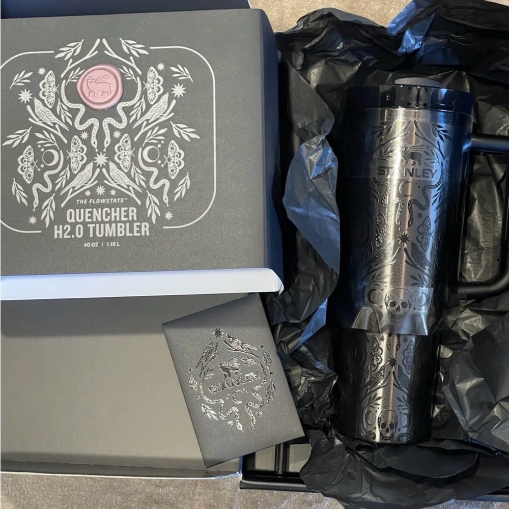 Stanley HALLOWEEN QUENCHER H2.0 FLOWSTATE™ TUMBLER | 40 OZ  Deadly Damask